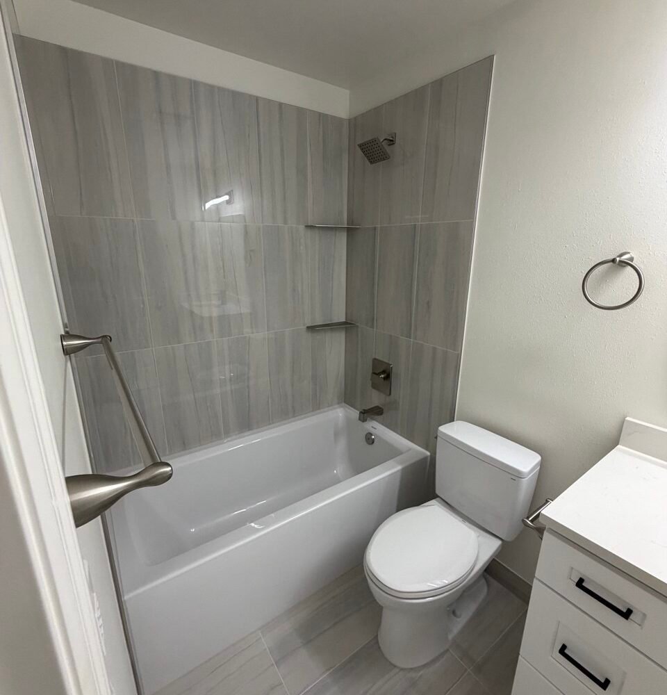 Modern bathroom remodel – Bathroom Renovation in Everett, WA