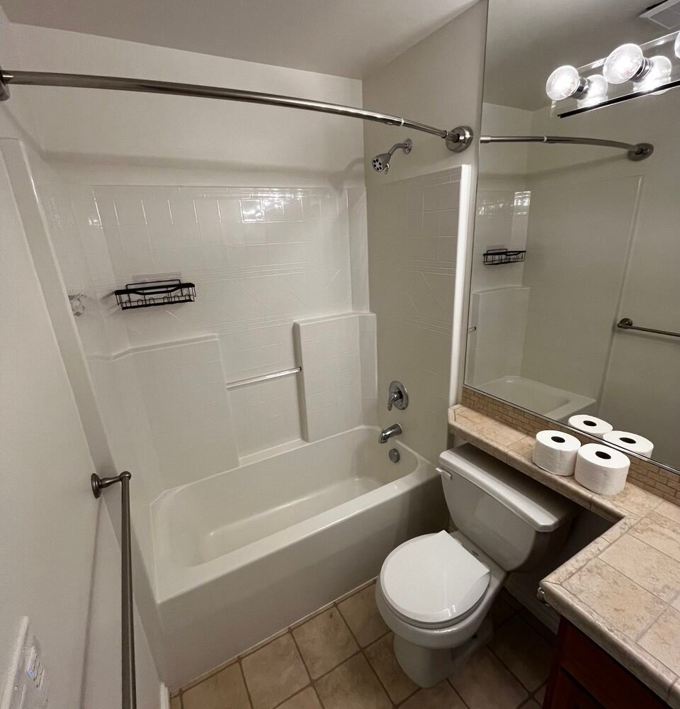 Modern bathroom remodel – Bathroom Renovation in Everett, WA