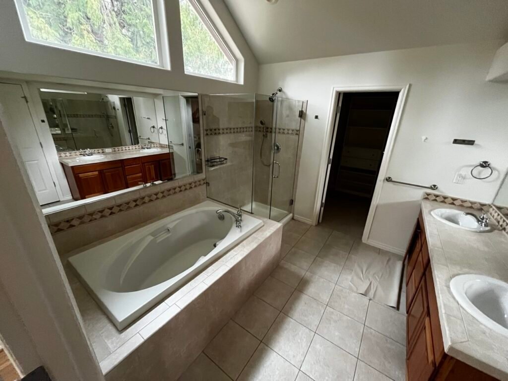 Modern bathroom remodel – Bathroom Renovation in Everett, WA